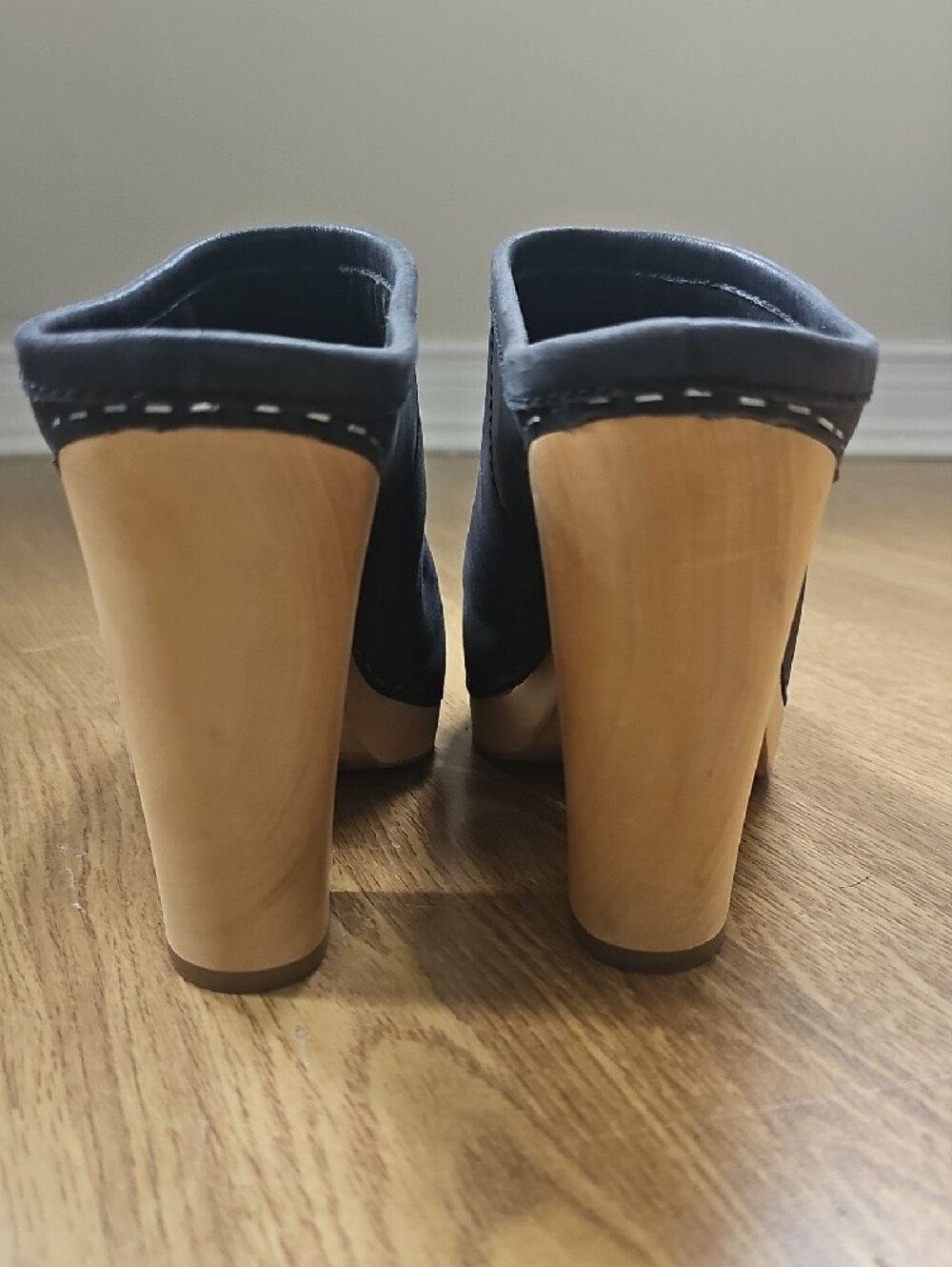 Dolce Vita Black Leather Mule Clogs with Tan Block Heel - Picture 5 of 7